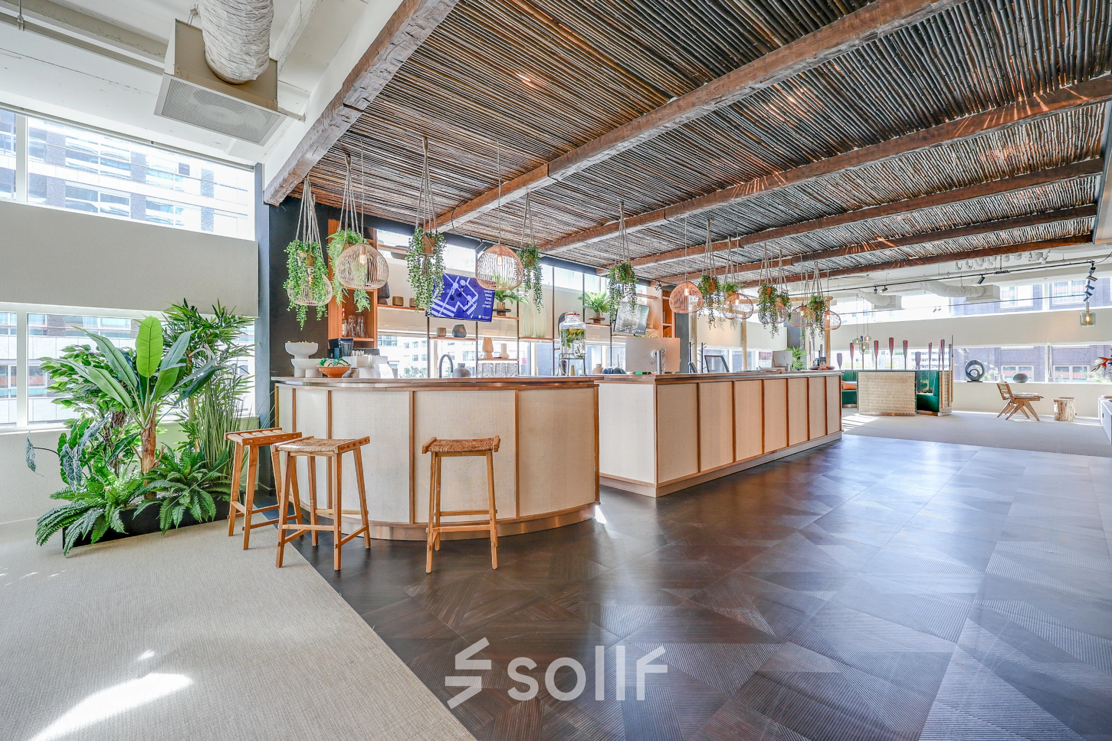 Spacious and stylish office space available for rental at Gustav Mahlerlaan 308, Amsterdam Zuidas, featuring modern décor and a welcoming atmosphere.