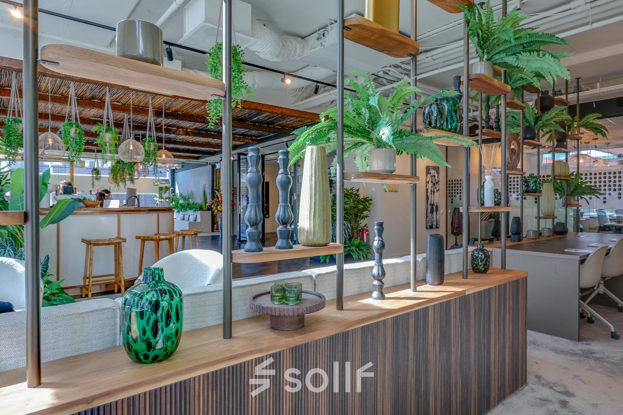 Stylish and vibrant office space at Gustav Mahlerlaan 308 in Amsterdam Zuidas, featuring modern furnishings, greenery, and decorative elements. Ideal for those looking to rent office space with a lively atmosphere.