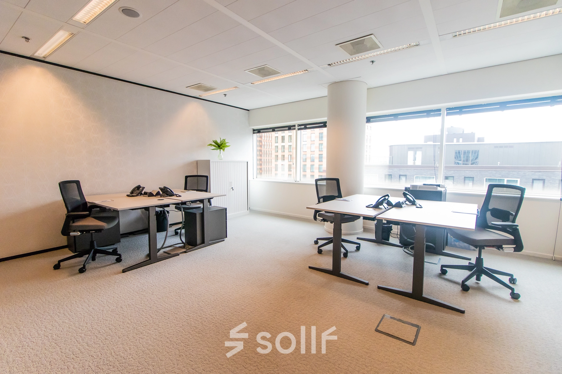 Bright office space with large windows and modern desks, ideal for rent office space in Amsterdam Zuidas at Gustav Mahlerplein 28 & 58-60.