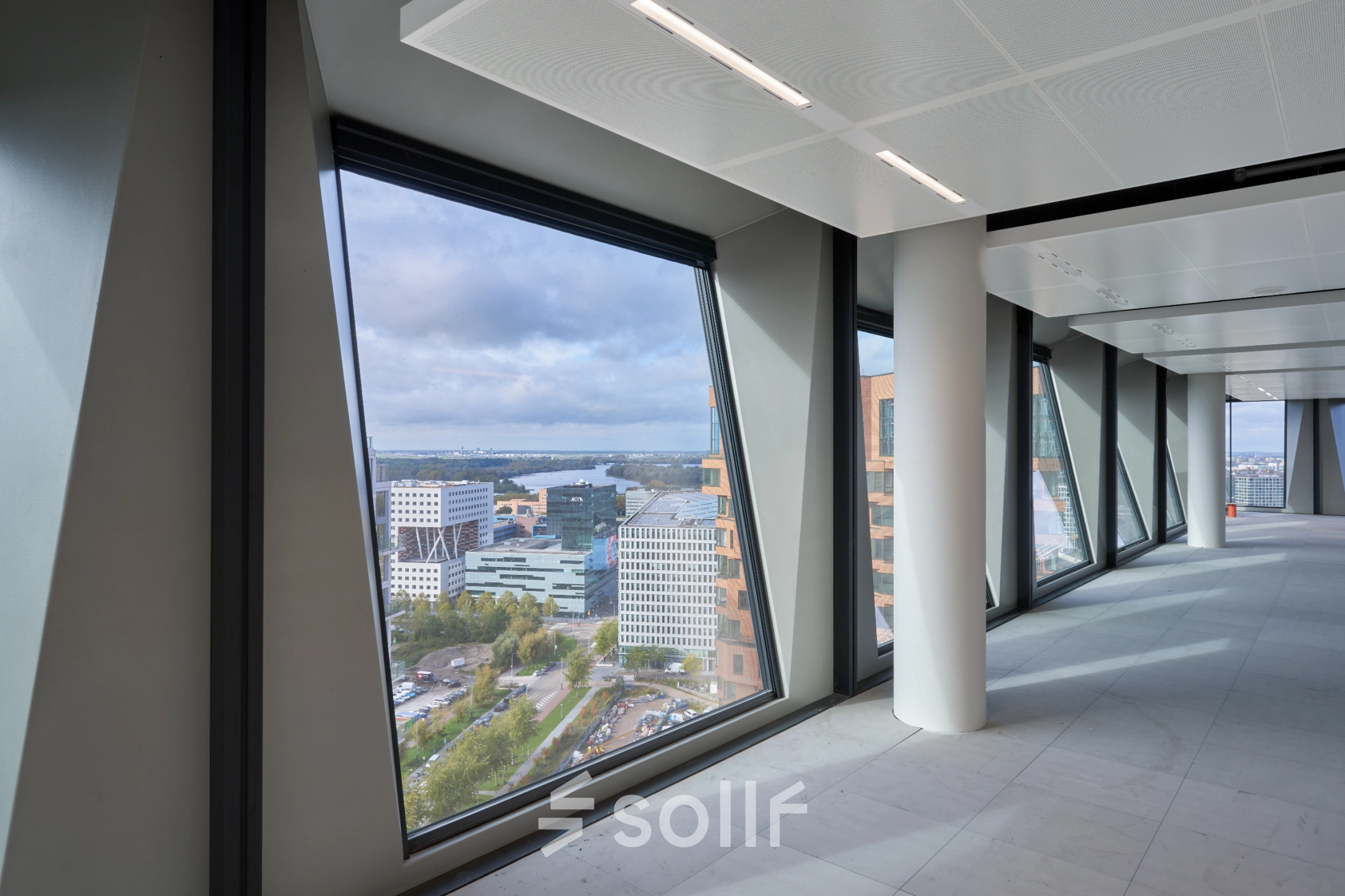 Spacious office in Amsterdam Zuidas, featuring large windows with impressive city views. Ideal for office space rental.