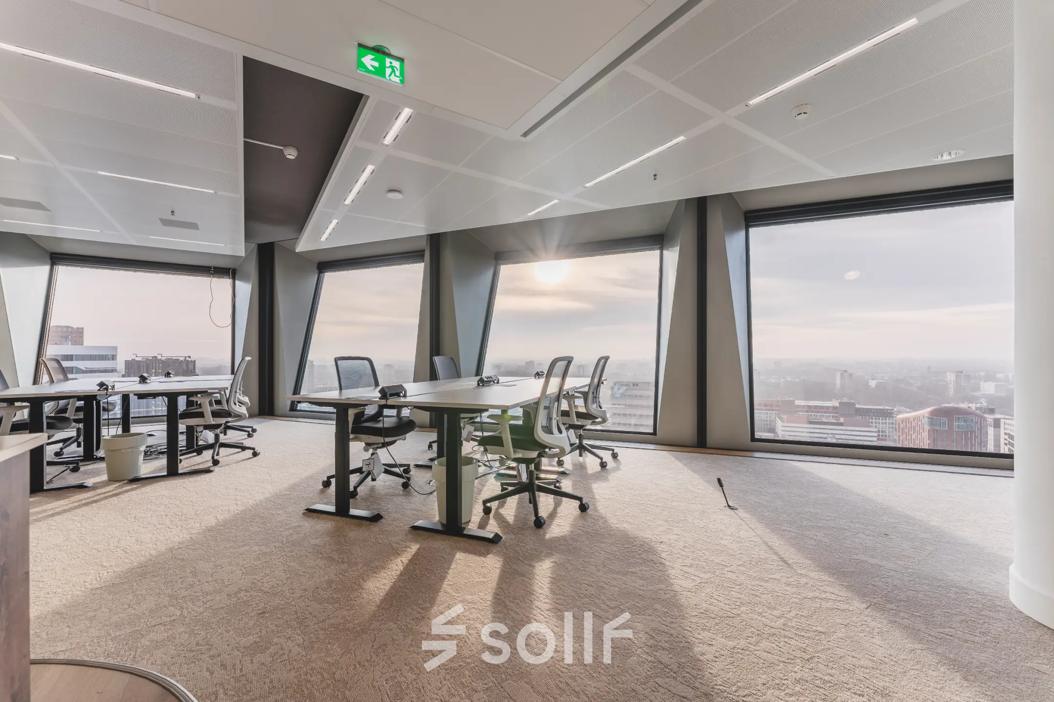 Spacious office to rent in Amsterdam Zuidas, with large windows and modern furnishings, offering a bright workspace ideal for creative collaboration.
