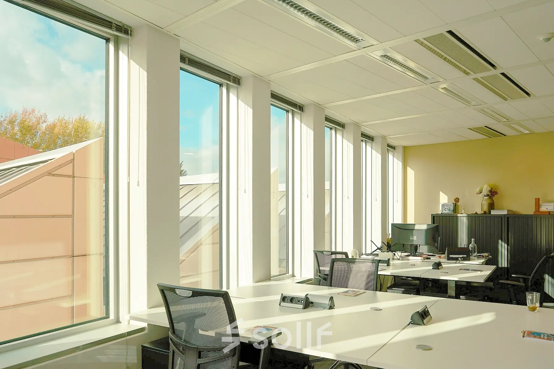Bright, furnished office space rental in Amsterdam Zuidas with large windows and multiple workstations ready for use.