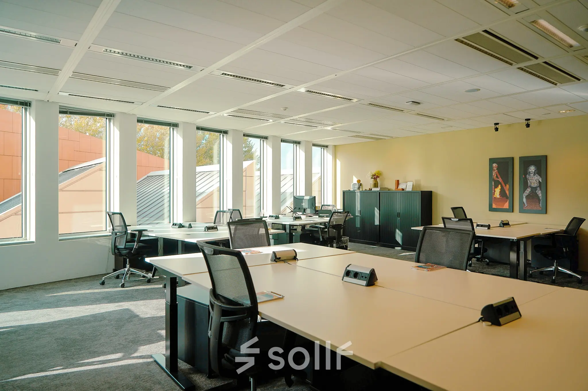 Bright office space to rent at Jachthavenweg 109, Amsterdam Zuidas, featuring large desks and ergonomic chairs ideal for workspace rental.