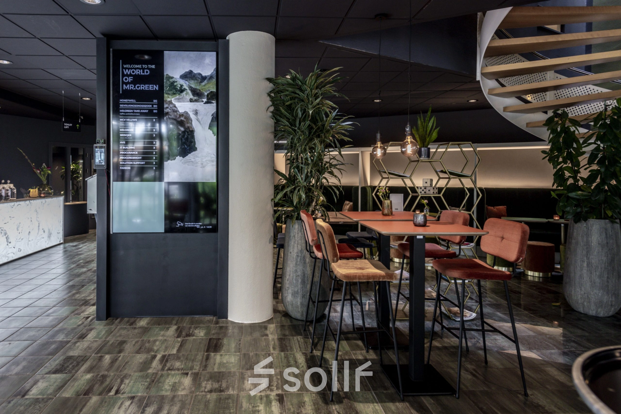 Modern workspace at Lange Amerikaweg 55-61, Apeldoorn featuring stylish furnishings and plants, perfect for office space rental.
