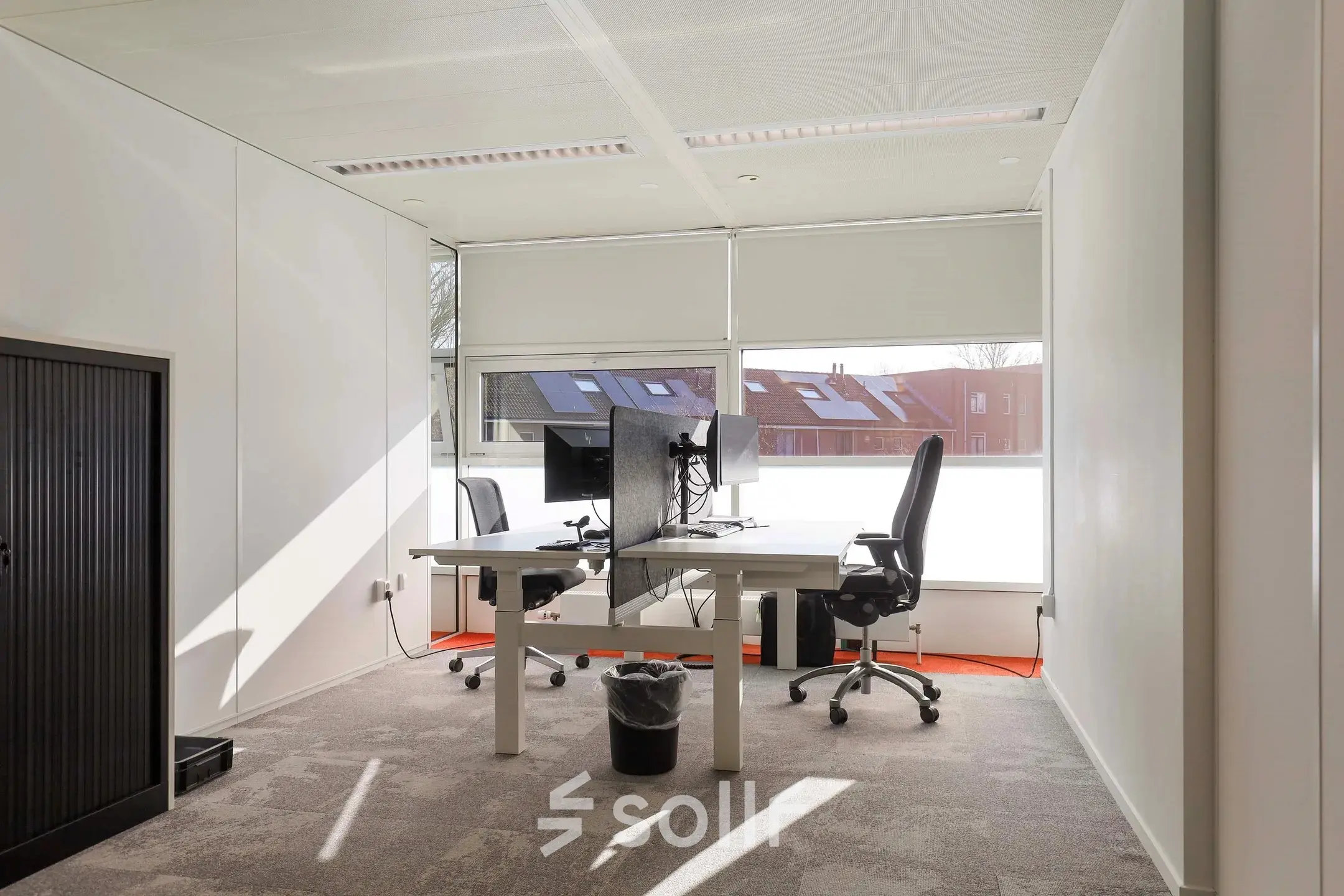 Bright office space at Prins Willem-Alexanderlaan 301, Apeldoorn, featuring modern desks and chairs, ideal for office space rental.