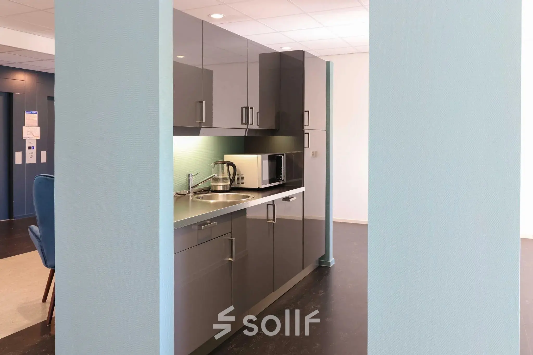 Compact office pantry with modern cabinets, sink, microwave, and coffee maker at Prins Willem-Alexanderlaan 401, Apeldoorn. Ideal for office space rental needs.