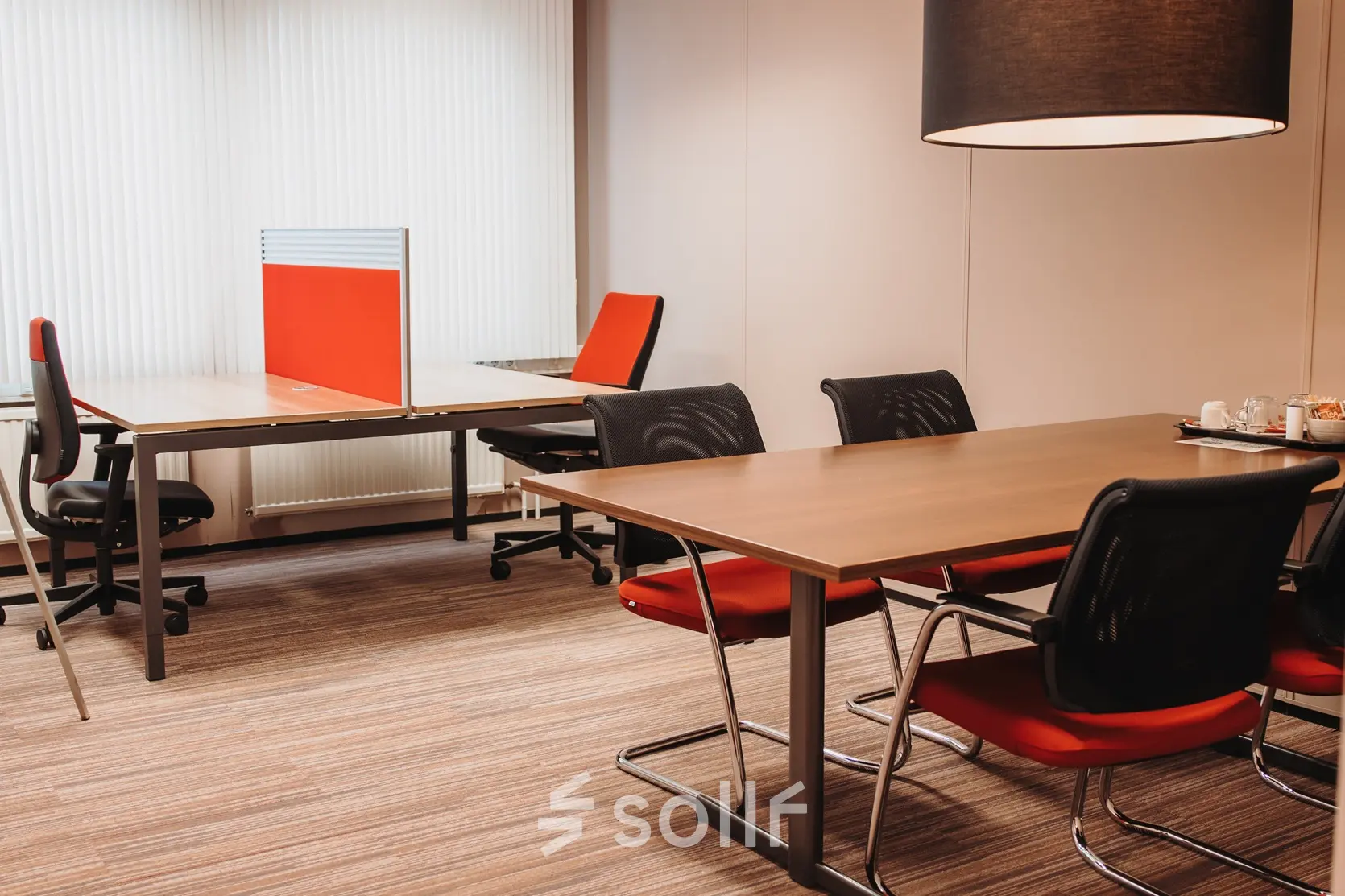 Furnished office space for rent at Vlamoven 34, Arnhem IJsseloord, featuring modern desks and chairs.