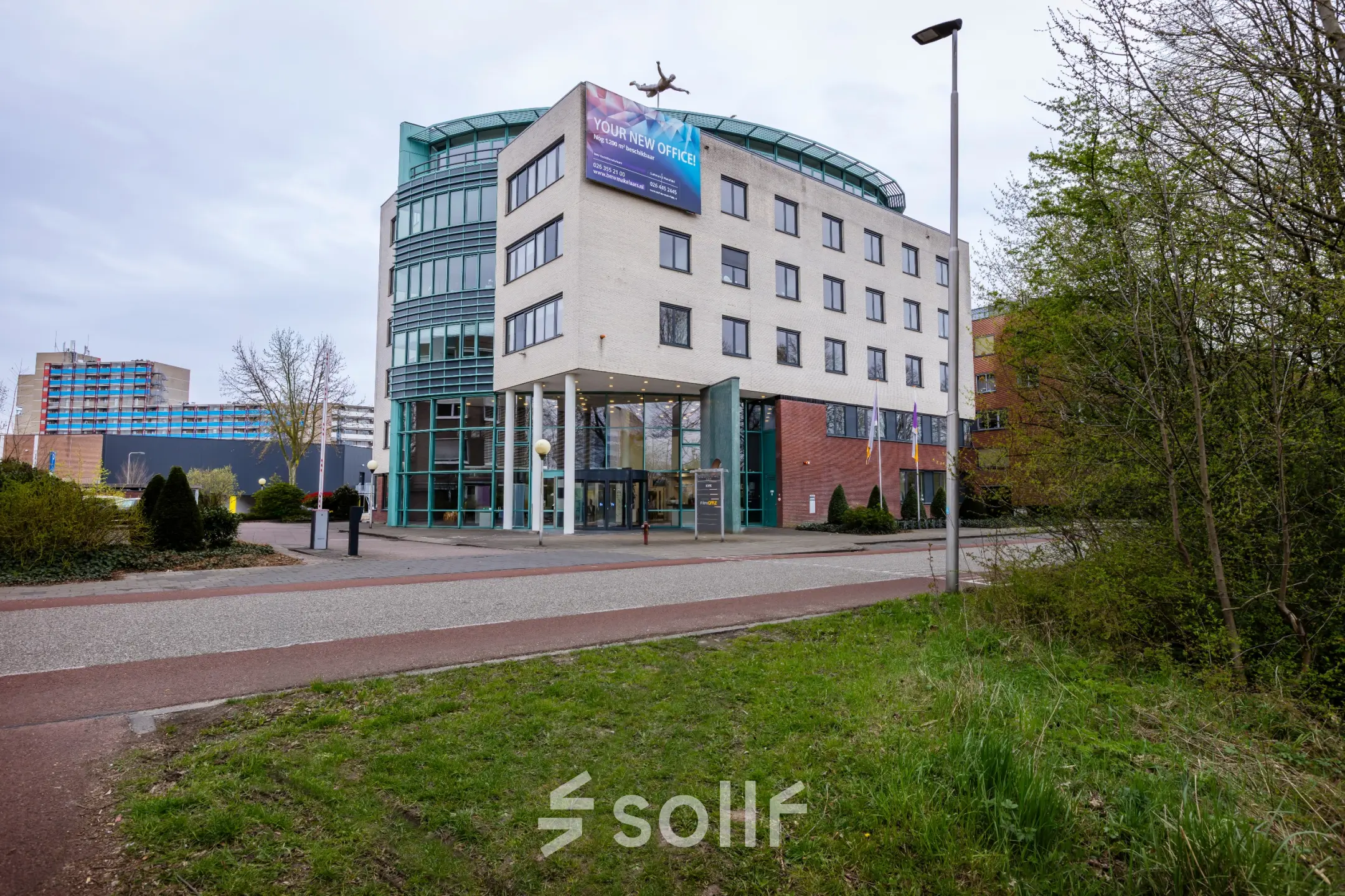 A modern office building at Kronenburgsingel 525, Arnhem Zuid, suitable for office space rental.