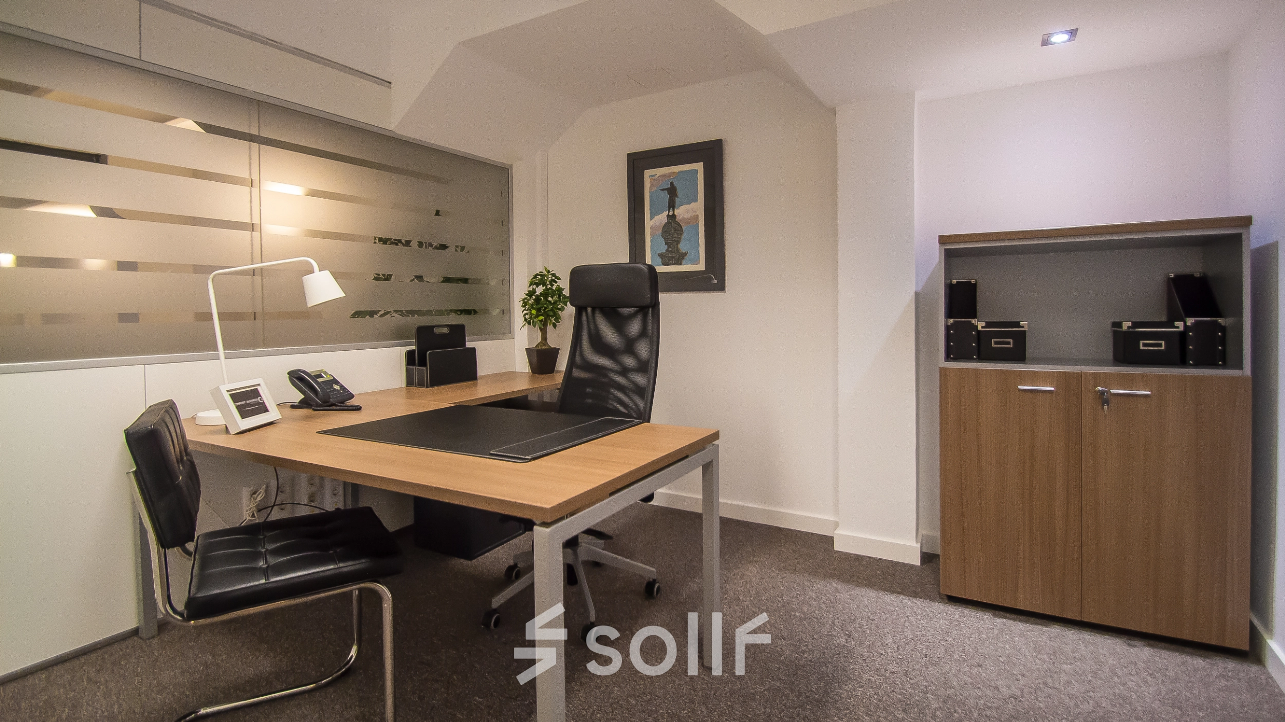 Furnished office space in Carrer d'Aribau 161, Barcelona Eixample, featuring a modern desk and chair setup for office space rental.