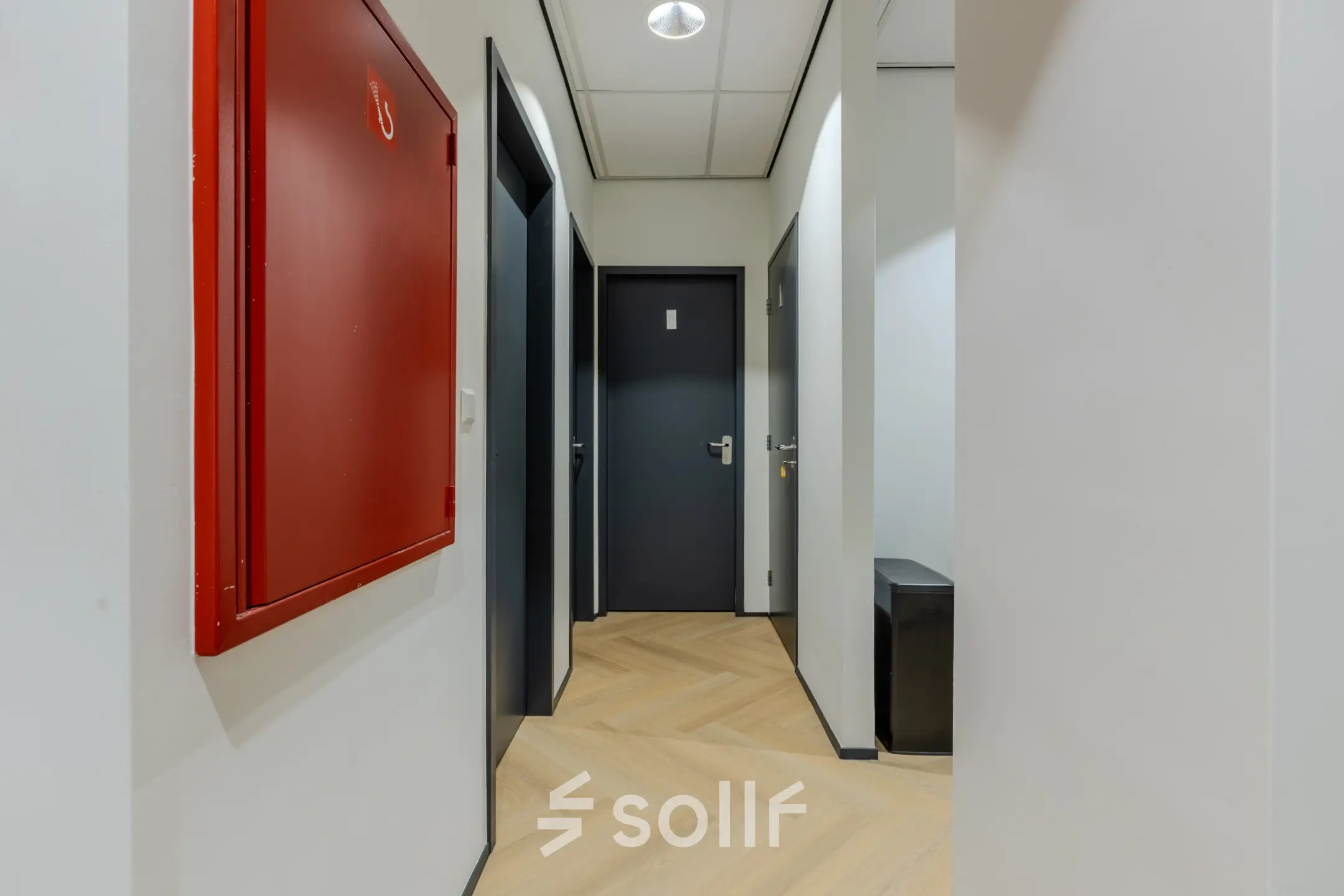 Hallway view in an office building at Rijtuigweg 10, Bergen op Zoom, perfect for those seeking office space rental.