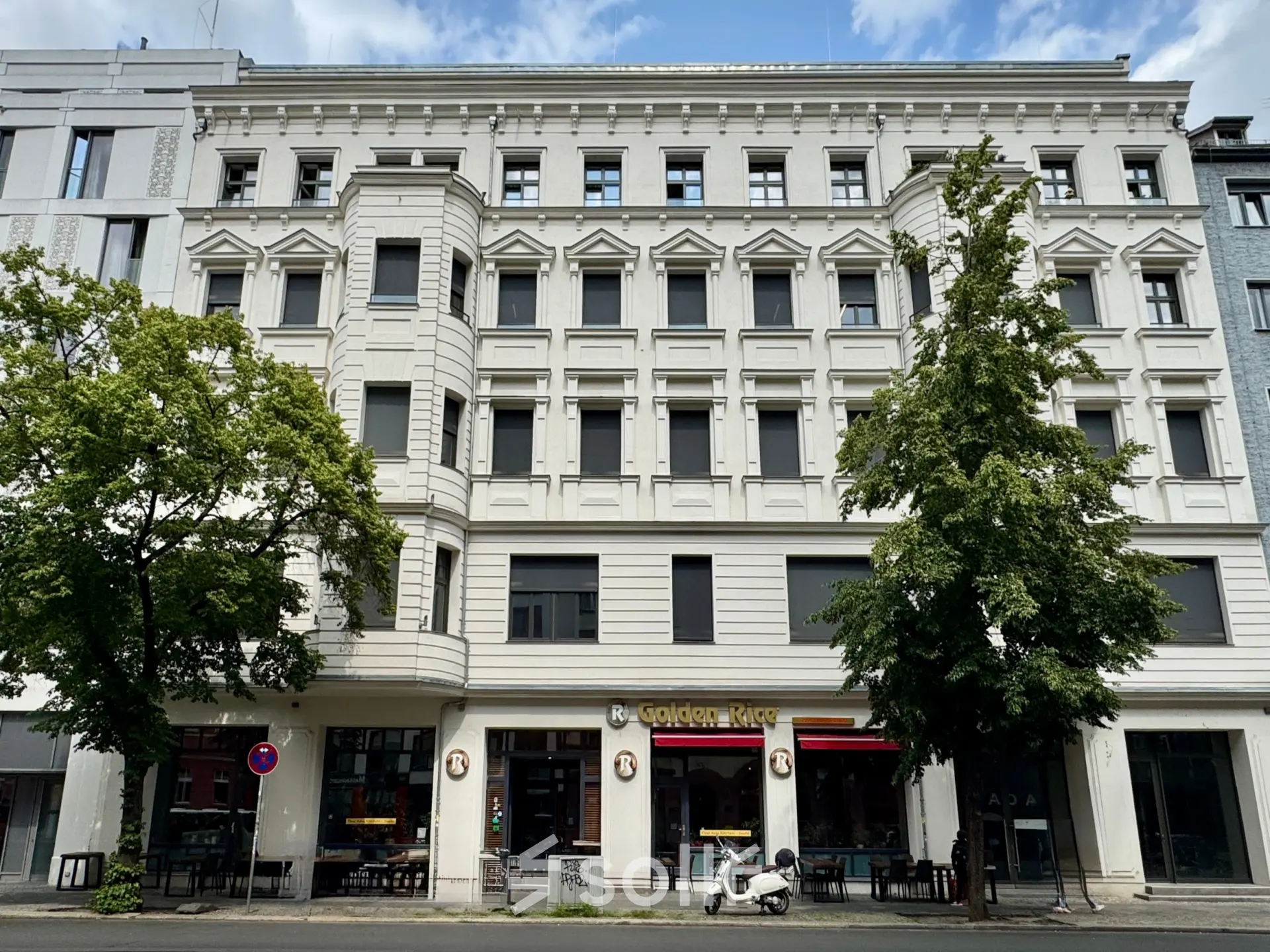 Exterior view of an office building at Chausseestraße 29, Berlin Kreuzberg, showcasing potential office space rental opportunities.