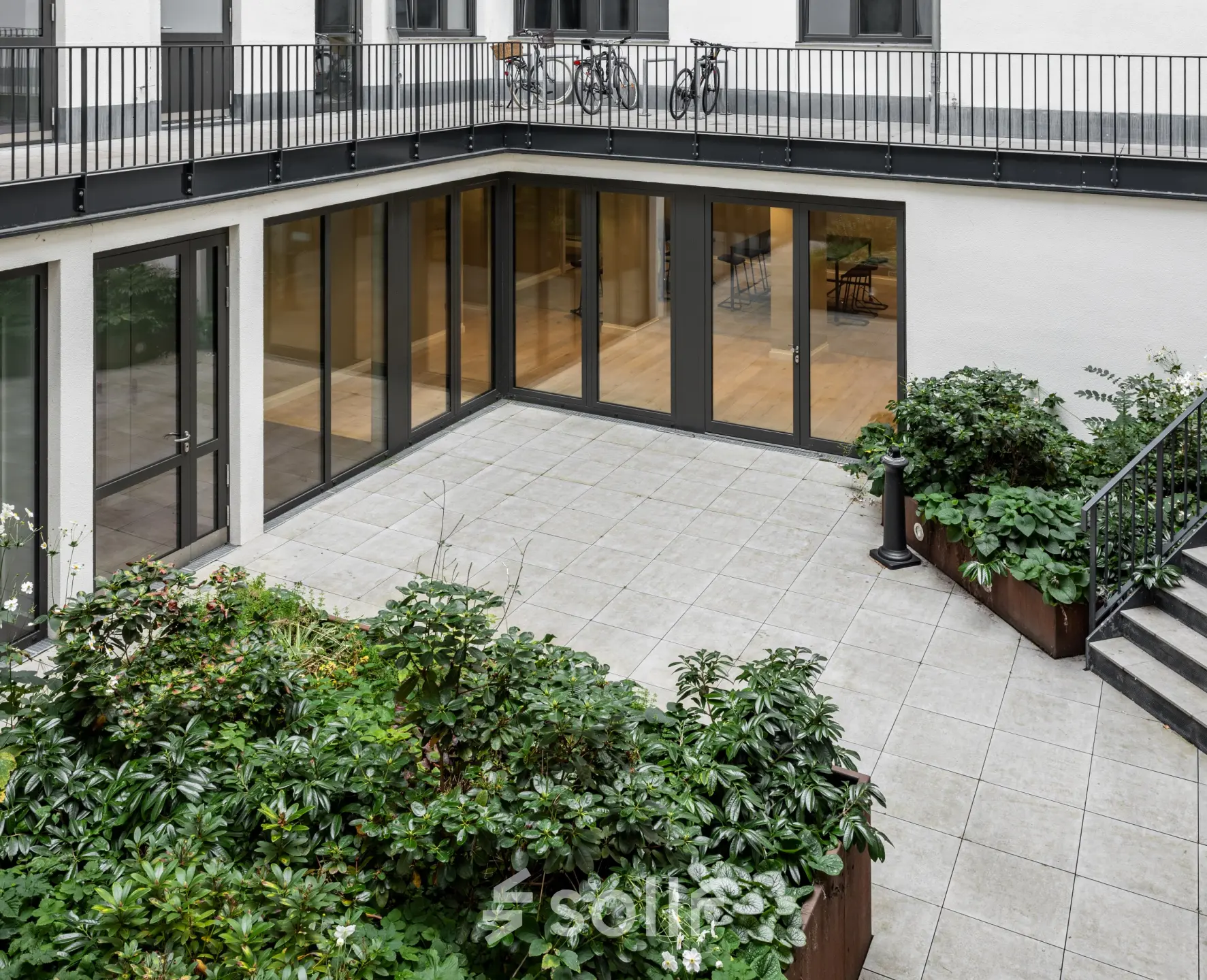 Exterior courtyard at Chausseestraße 29, Berlin Kreuzberg, featuring a serene patio area perfect for steps away office space rental.