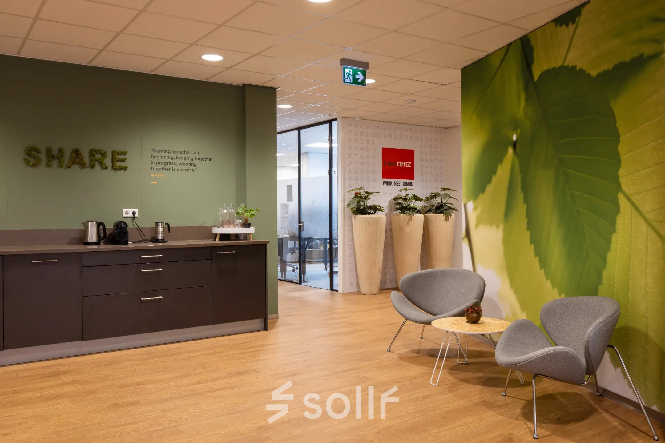 Modern office lounge area at Marktstraat 1-7 in Bodegraven featuring green decor, contemporary seating, and a kitchenette space. Ideal for those seeking office space rental.