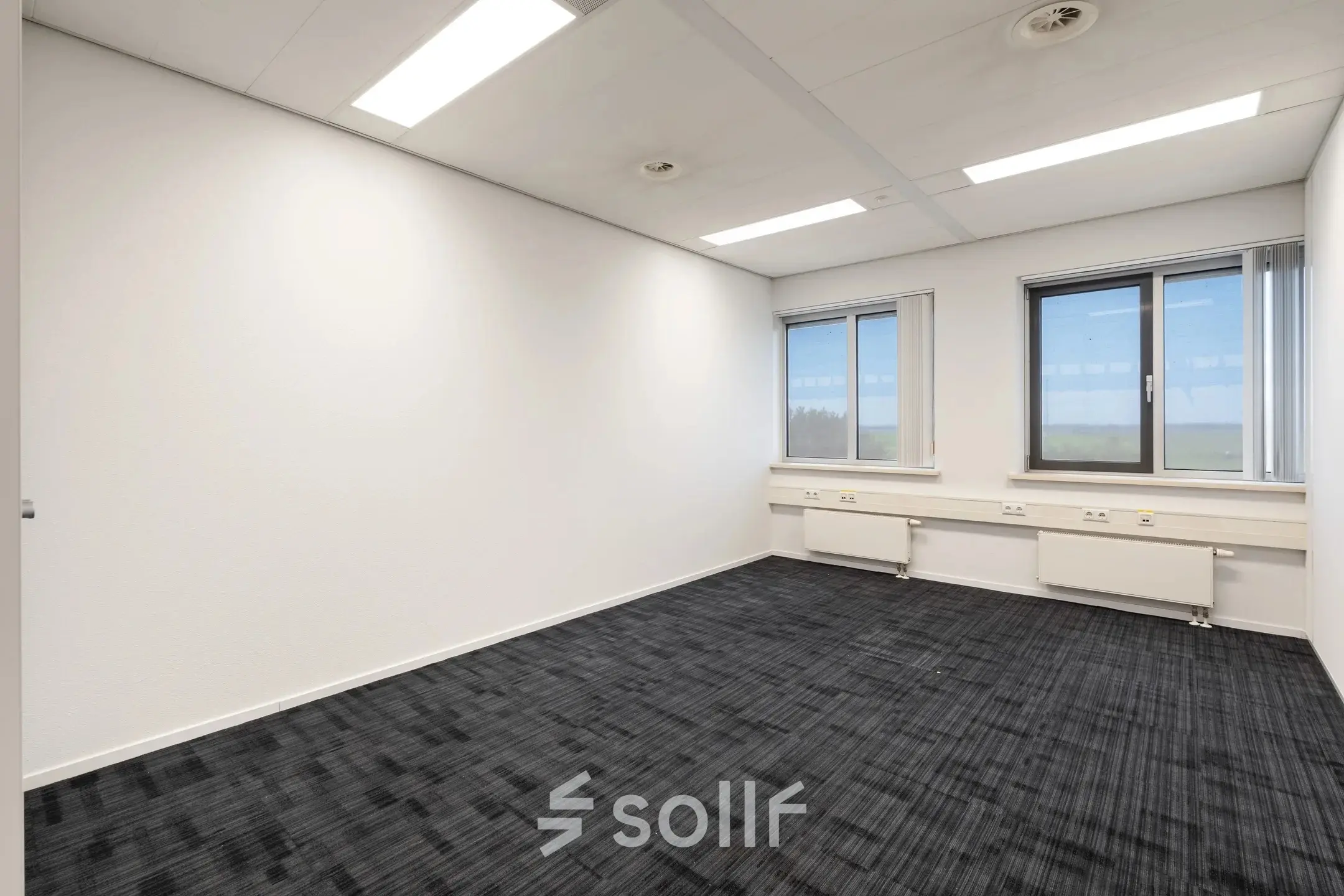 Unfurnished office space available for rent at Tolnasingel 1 - 3, Bodegraven, featuring large windows and ample natural light.