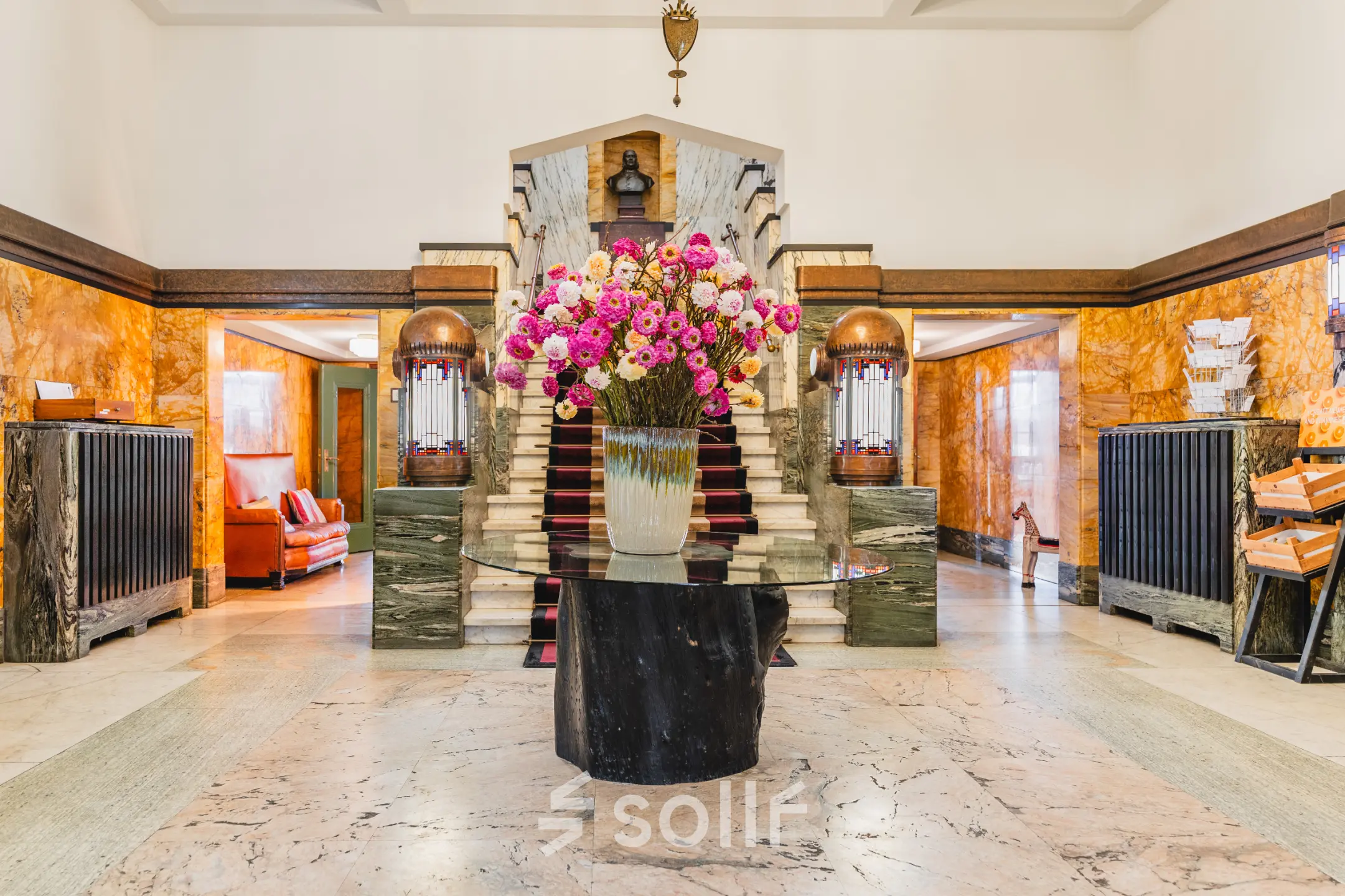 Spacious and elegant office entrance at Ceresstraat 13, Breda Centrum-Station with marble floors and a central floral display. Ideal for those looking to rent office space with a touch of sophistication.