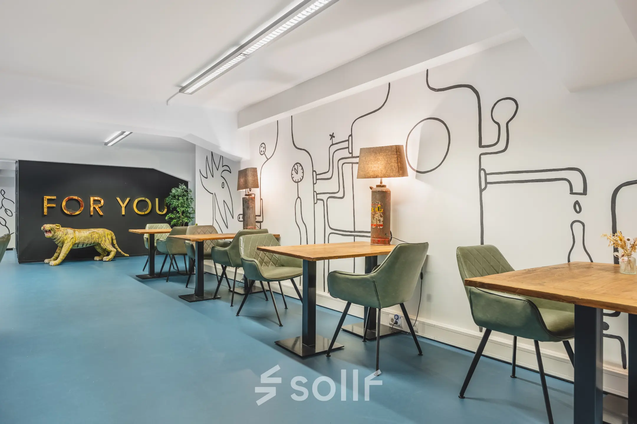 Stylish office space for rent at Ceresstraat 13, Breda Centrum-Station with modern furnishings and unique decor, featuring wooden tables and green chairs.