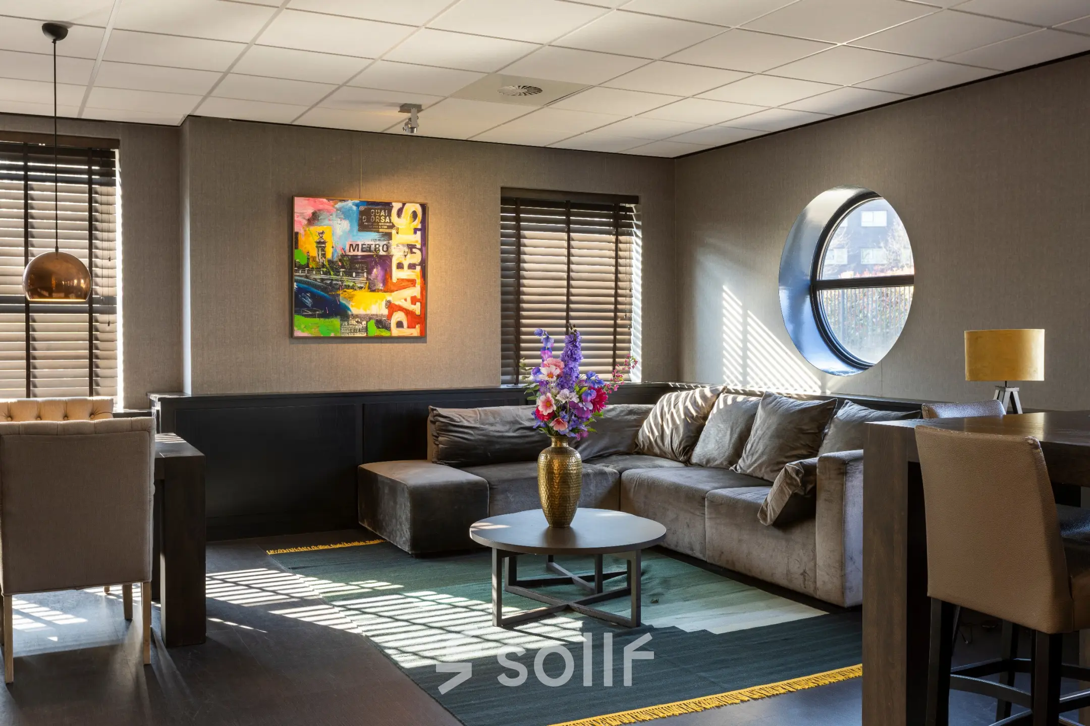 Furnished office space with a comfortable lounge area and modern decor, ideal for rent in Breda Oost-Brabantpark at Takkebijster 57A.