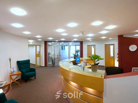 Bright, furnished reception area at Flughafenallee 26, Bremen Neustadt, ideal for office space rental with a welcoming atmosphere.