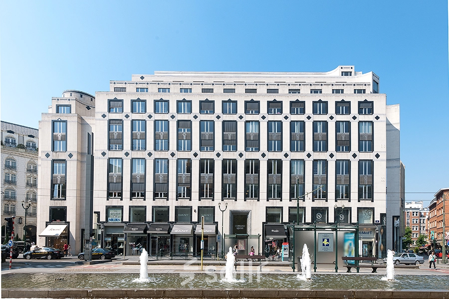 Exterior view of a large, multi-story office building located at Louizalaan / Avenue Louise 65, Brussels Elsene, suitable for office space rental.