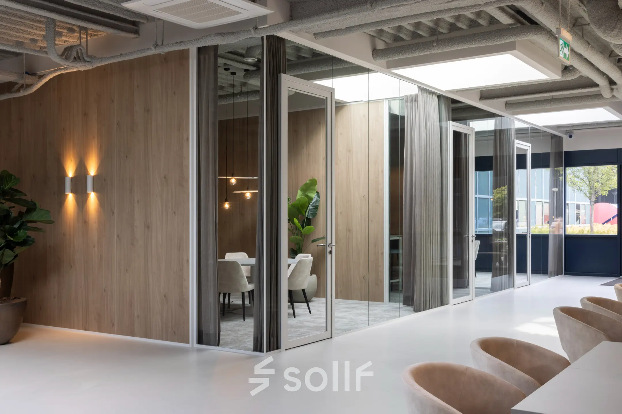 Modern office space at Essebaan 63, Capelle aan den IJssel, featuring glass partitions, sleek lighting, and contemporary furniture. Perfect for a professional environment and office space rental opportunities.