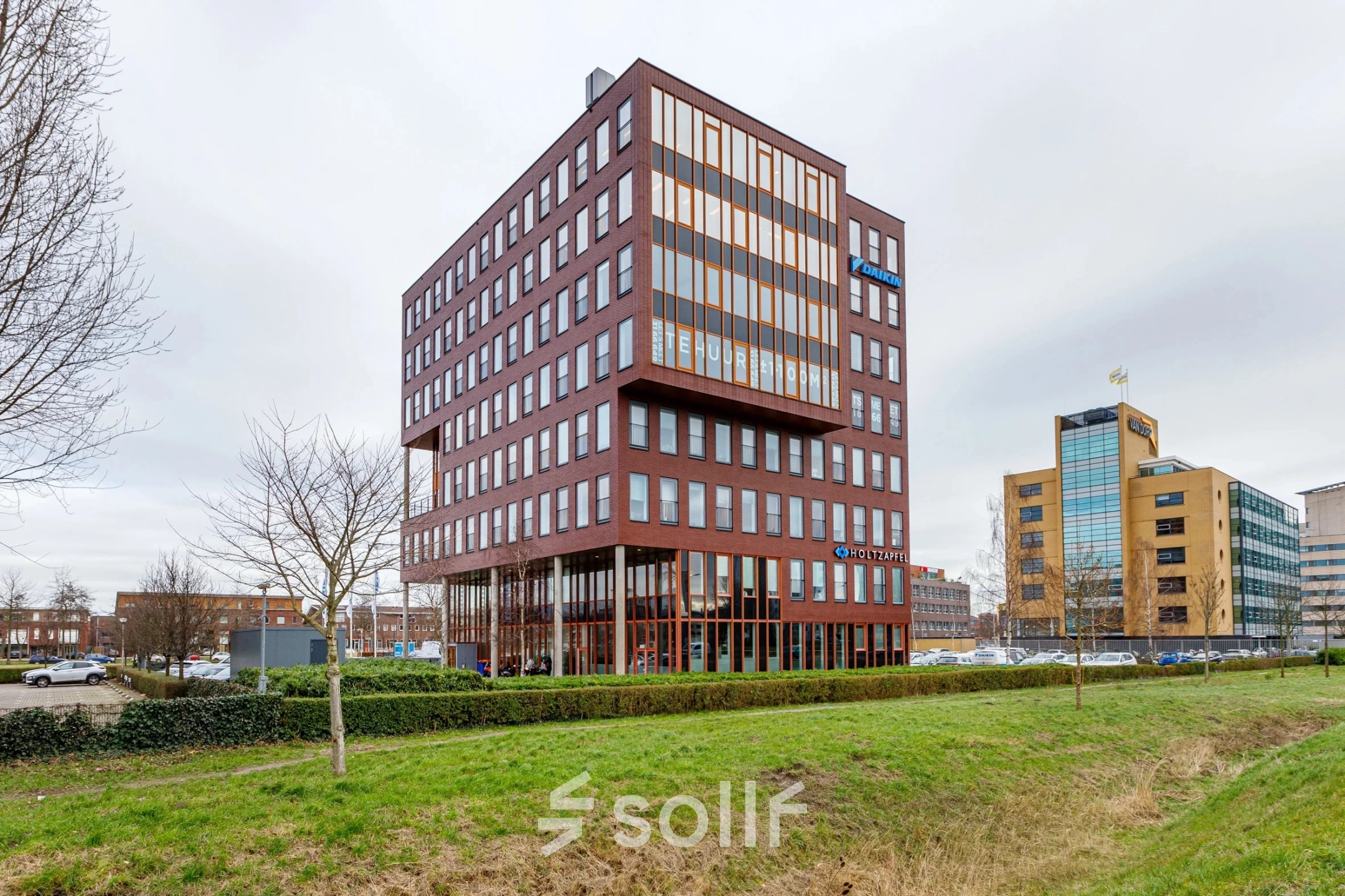 Exterior view of an office building at Fascinatio Boulevard 562, Capelle aan den IJssel, ideal for office space rental.