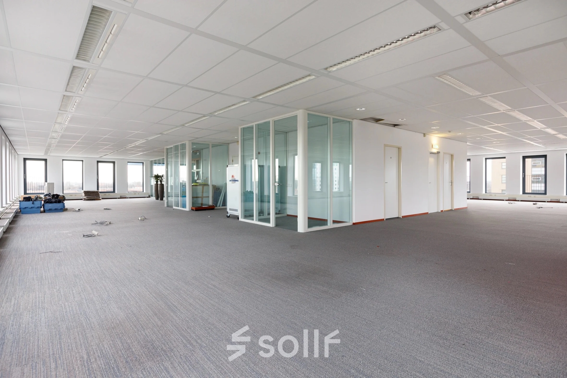 Spacious office interior at Fascinatio Boulevard 562, Capelle aan den IJssel featuring open floorplan and glass-enclosed conference rooms, ideal for office space rental.