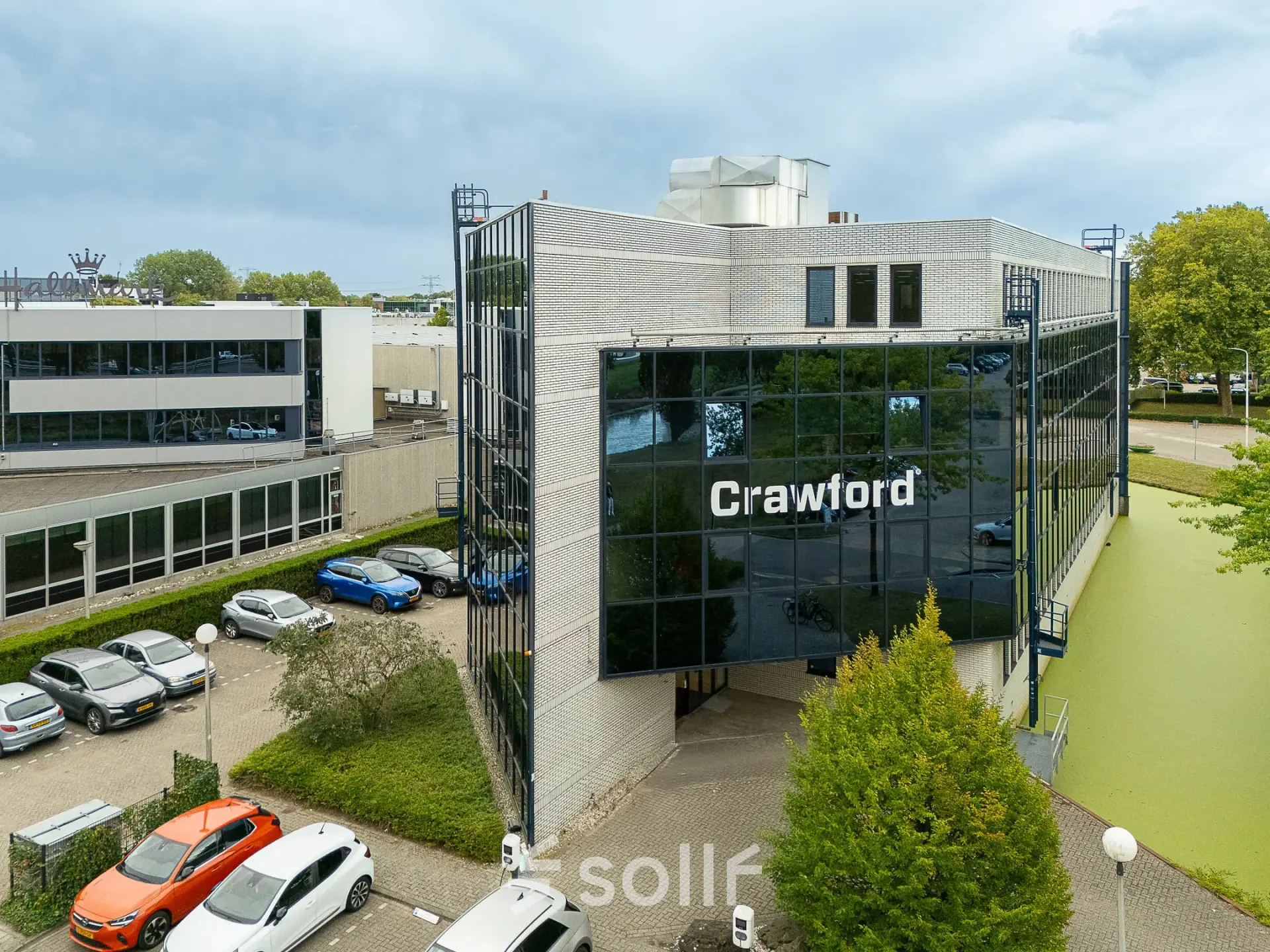 Exterior view of an office building at Vlierbaan 20, Capelle aan den IJssel, suitable for office space rental with ample parking available.