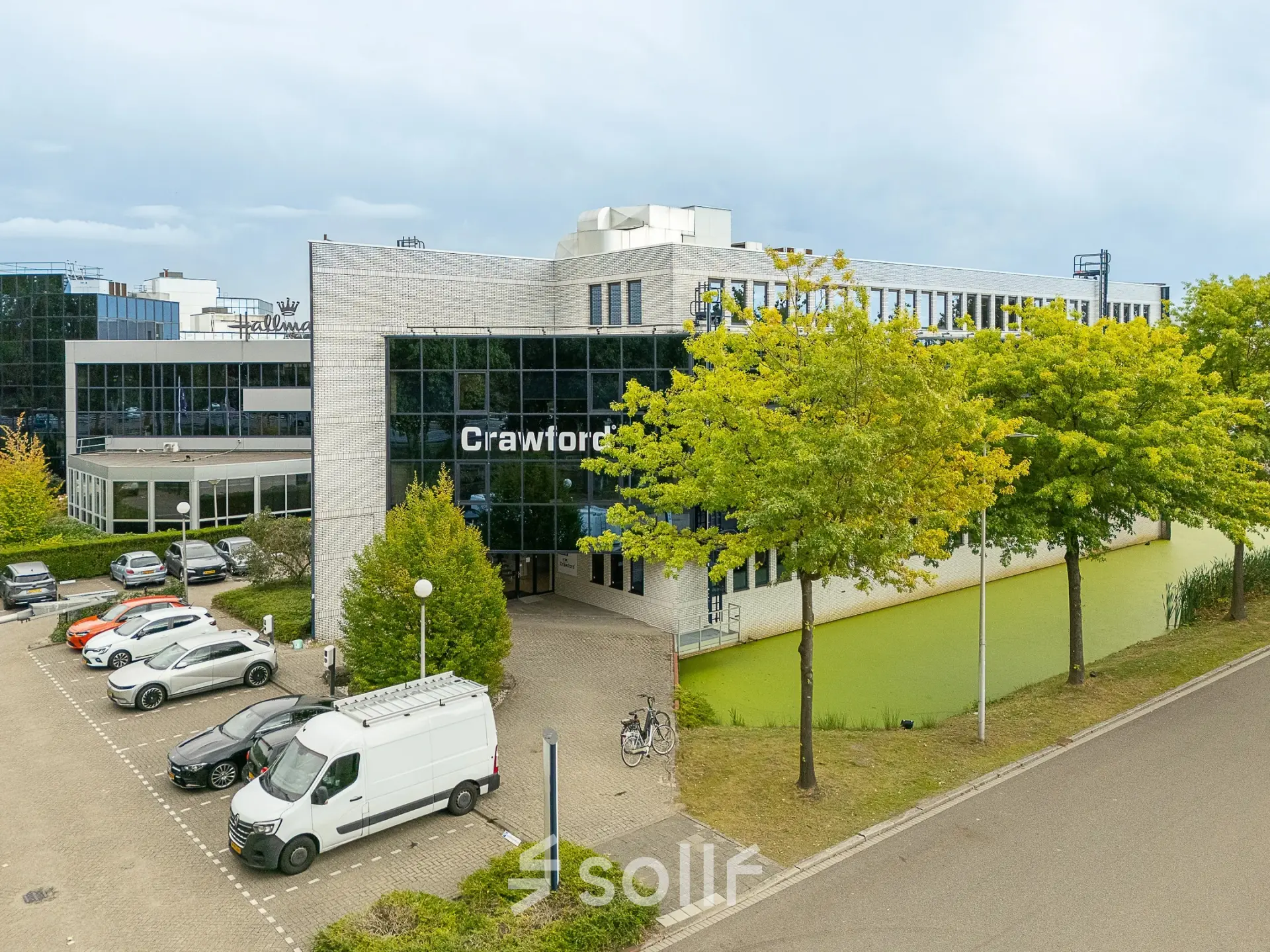 Exterior view of an office building at Vlierbaan 20, Capelle aan den IJssel, suitable for office space rental.
