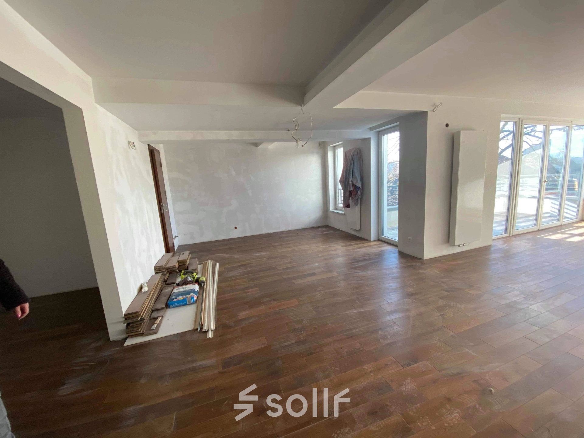 Bright and empty office space with wooden floors and large windows at Jastrzębia 24, Cracow Podgorze Duchackie, available for rent.