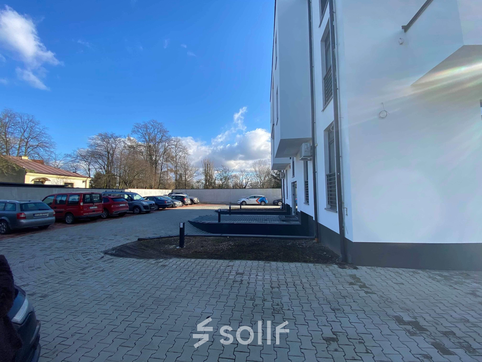 Exterior view of the office building at Jastrzębia 24, Cracow Podgorze Duchackie, ideal for rent office space with ample parking.