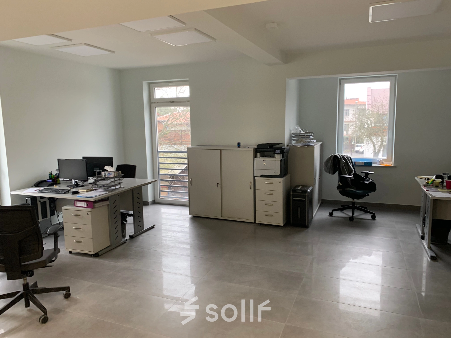 Bright office space at Jastrzębia 24 in Cracow Podgorze Duchackie with desks and chairs, ideal for office space rental.