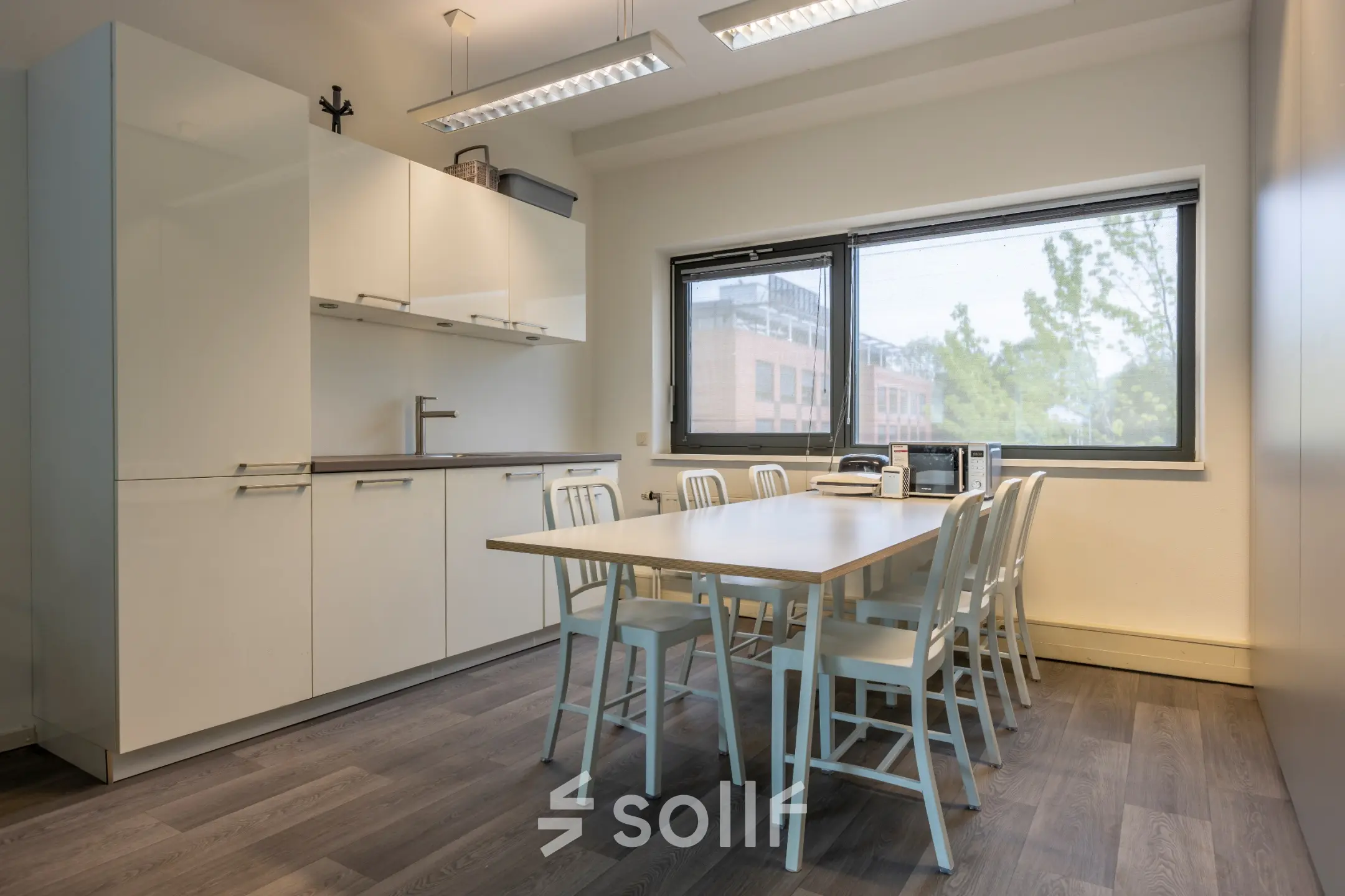 Bright office space with a meeting area and kitchen setup at Delftechpark 9, perfect for your office space rental needs in Delft.