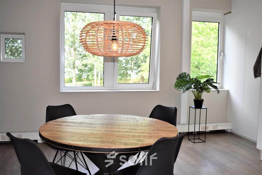Bright, furnished office space with a round wooden table and modern chairs, ideal for office space rental at Keulenstraat 10, Deventer.