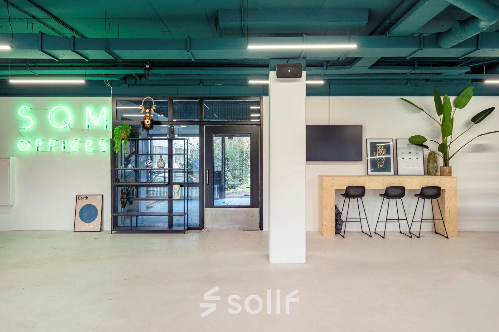 Spacious office interior at Staverenstraat 15-17, Deventer, featuring modern furnishings, a reception area, and a contemporary vibe. Ideal for those seeking office space rental with a fresh look.
