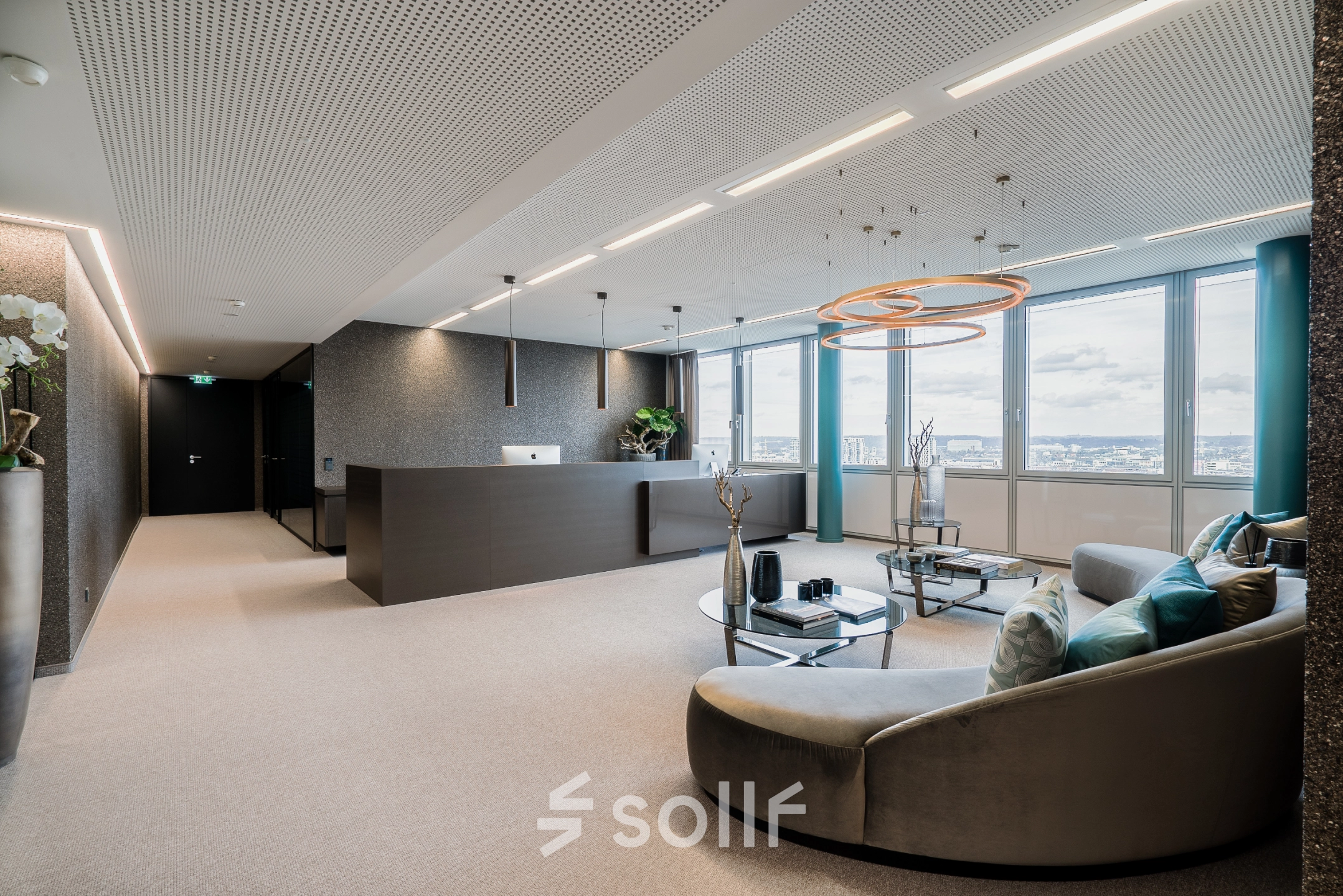 Spacious, elegantly furnished office with a sleek reception desk and comfortable seating area, ideal for office space rental in Düsseldorf Old Town's Dreischeibenhaus 1.