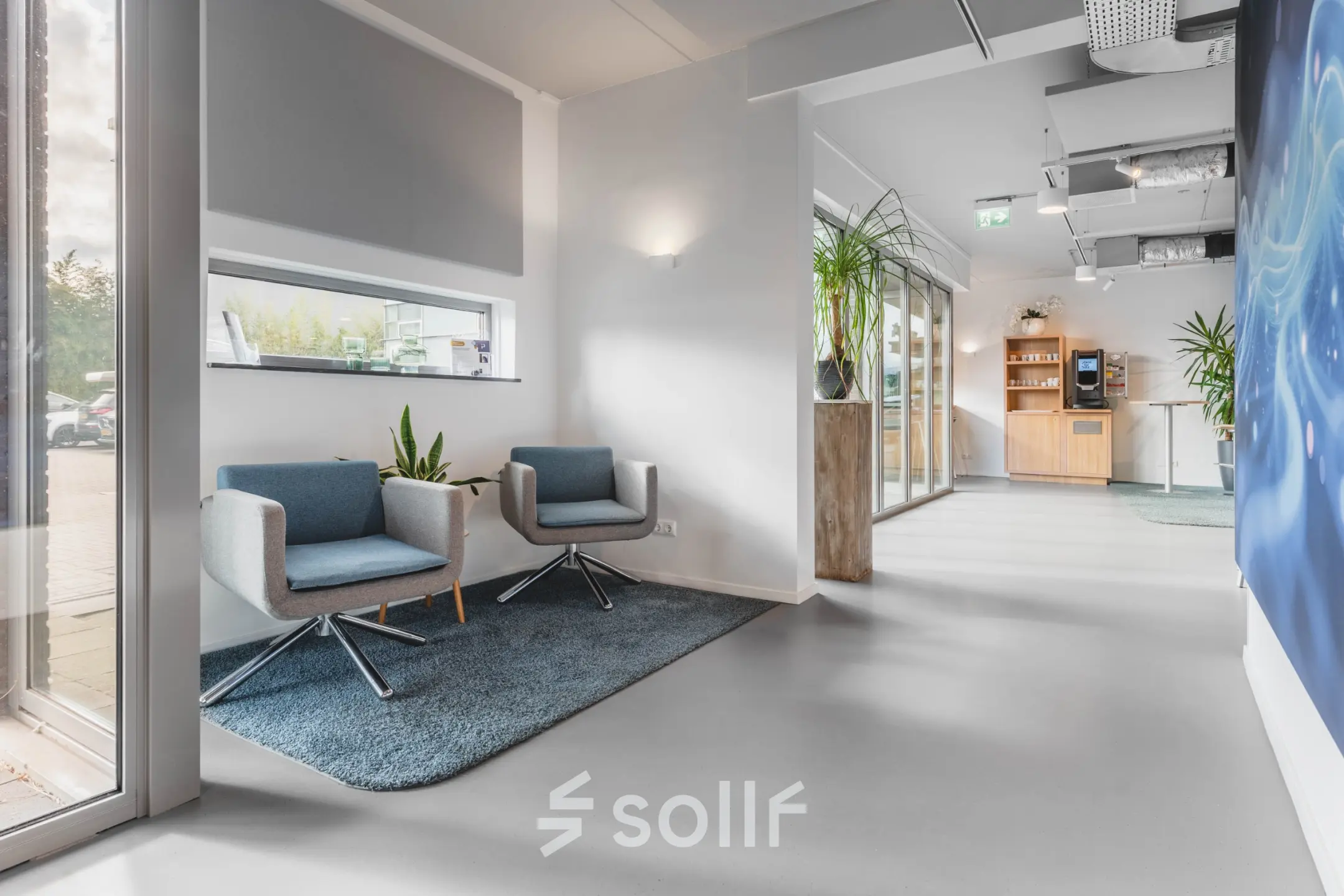 Bright office lounge area at Hurksestraat 60, Eindhoven De Hurk, featuring stylish seating for office space rental.