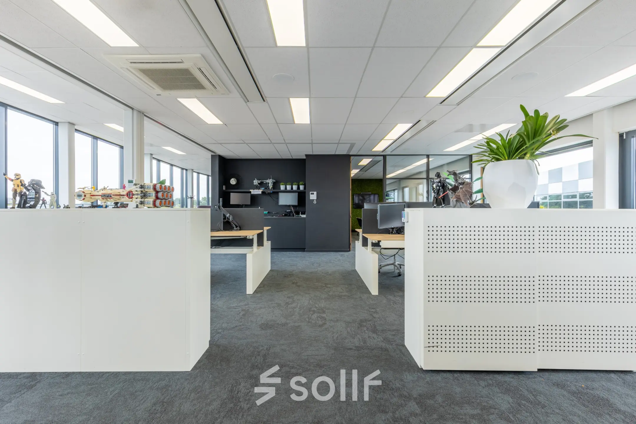 Bright office space with modern furnishings and ample natural light at Meerenakkerplein 1-10, Eindhoven De Hurk. Ideal for office space rental.