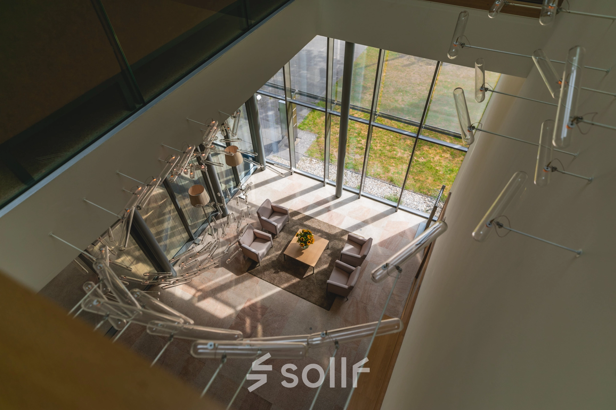 A modern office lounge area at High Tech Campus 10, Eindhoven, featuring comfortable seating and a minimalist design, perfect for relaxing or informal meetings. Ideal for businesses seeking creative office space rental.