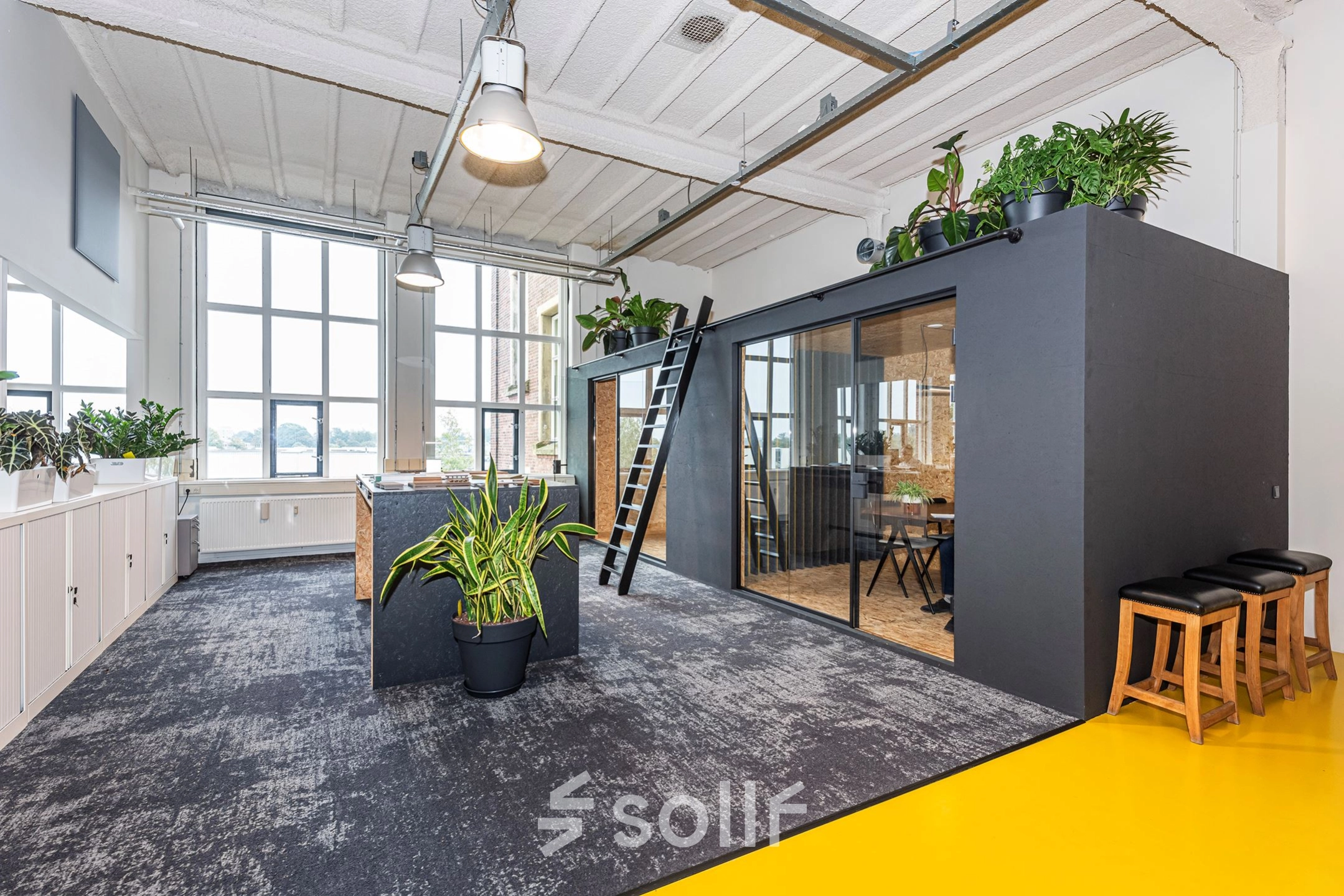 Modern office on Rigtersbleek-Zandvoort 10, Enschede with a bright, open floorplan featuring large windows and contemporary furnishings. Ideal office space rental for a creative work environment.