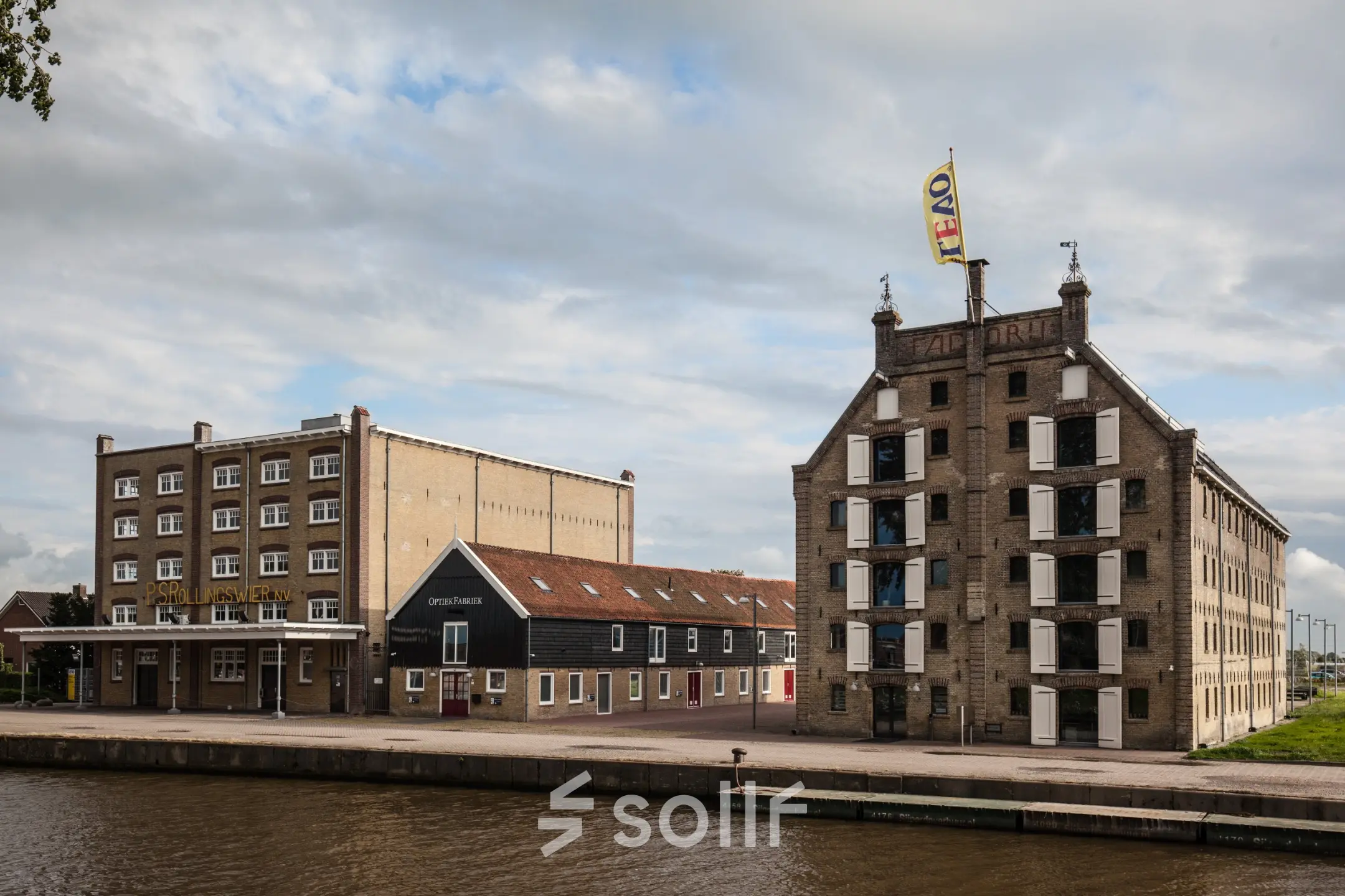 Exterior view of the office buildings at Prins Hendrikkade 3, Franeker, available for office space rental.