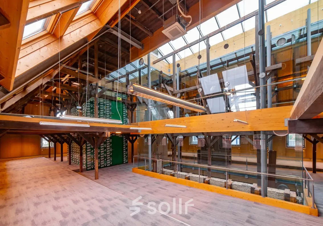Spacious office to rent at Prins Hendrikkade 3 in Franeker with modern design and ample light from large windows.