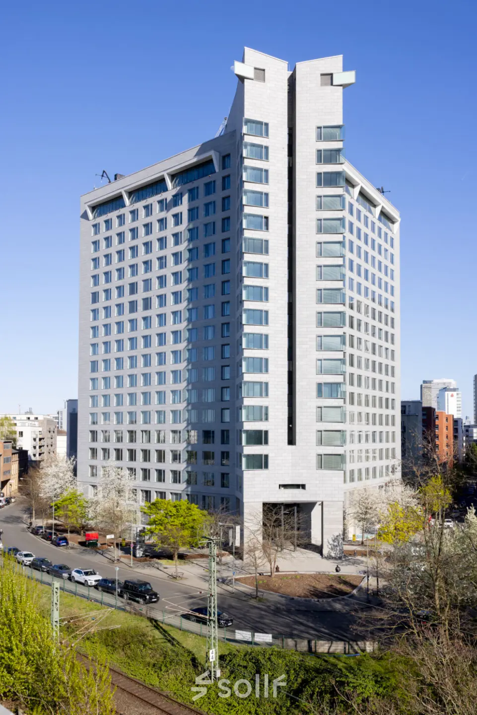 Exterior view of a modern office building located at Solmsstrasse 83 in Frankfurt Bockenheim, suitable for office space rental.