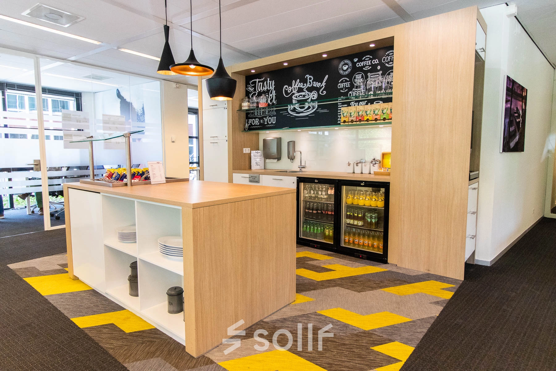 Bright and inviting office space with a kitchenette in Gouda. Ideal for office space rental with modern amenities and a welcoming atmosphere.