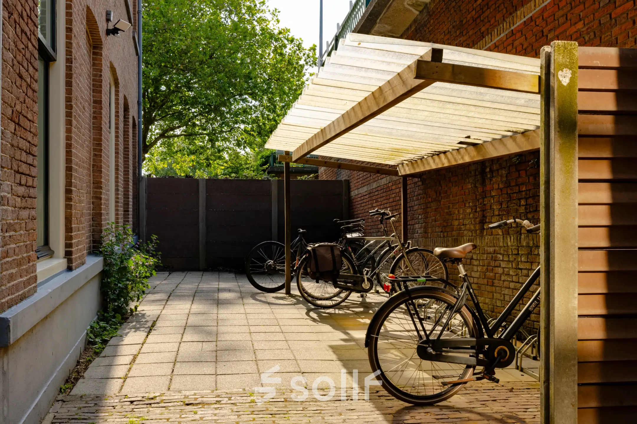 Bicycle parking area at Kennemerplein 20, Haarlem Centraal Station, ideal for commuters utilizing office space rental nearby.