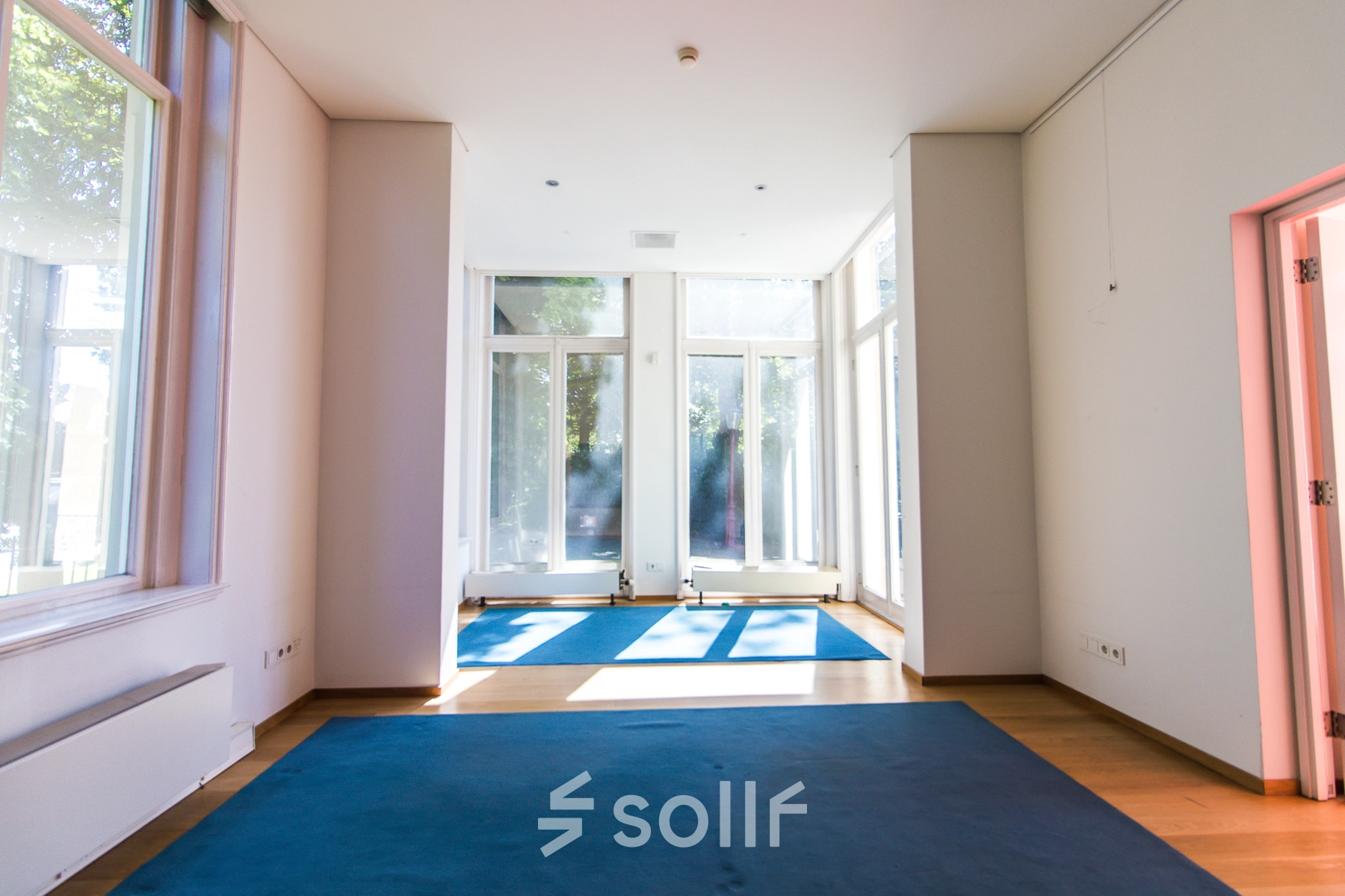 Bright office space with large windows at Prinsen Bolwerk 1, ideal for rent in Haarlem Centraal Station area.