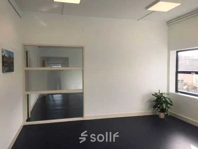 Spacious office interior for rent at Nijverheidsweg 50, Haarlem Oost, featuring natural light and a modern layout. Ideal for office space rental opportunities.