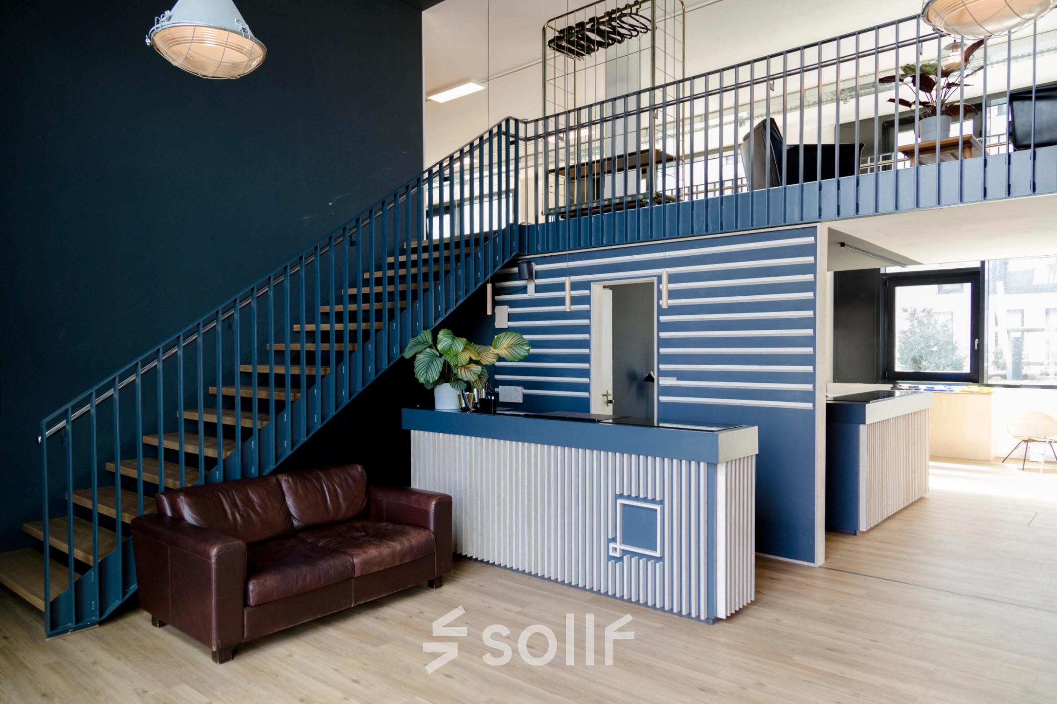 Stylish office to rent at Versmannstraße 4, Hamburg Hafencity, featuring a cozy seating area and modern design.
