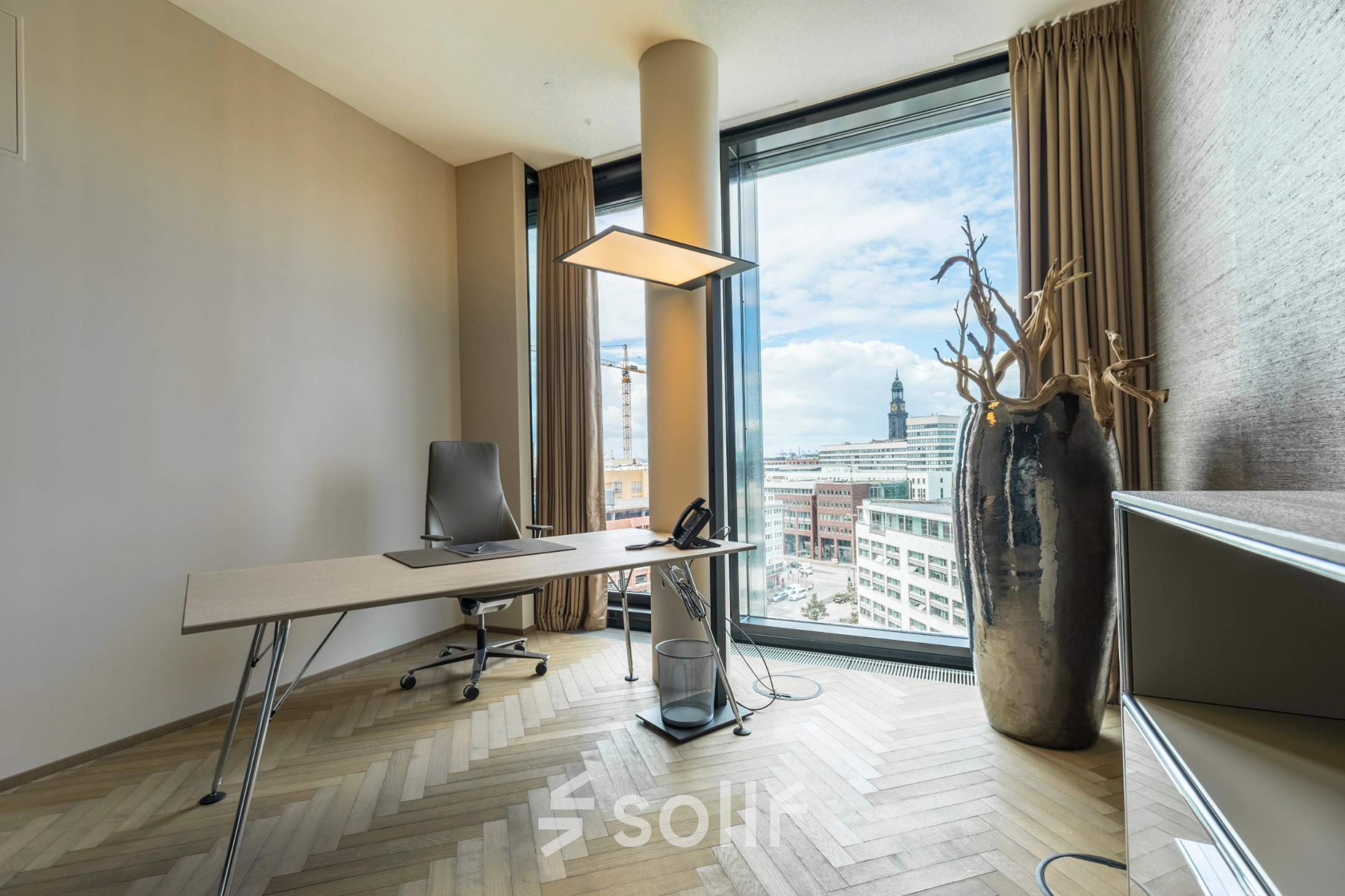 Bright office space rental with modern furnishings and large windows overlooking Hamburg Neustadt at Hohe Bleichen 8.