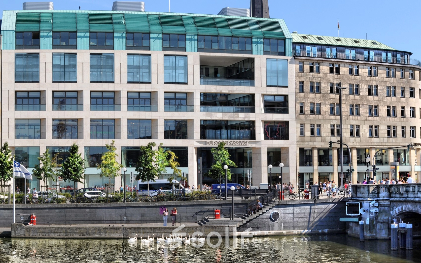 Exterior view of an office building on Ballindamm 39 in Hamburg Old Town, suitable for office space rental.
