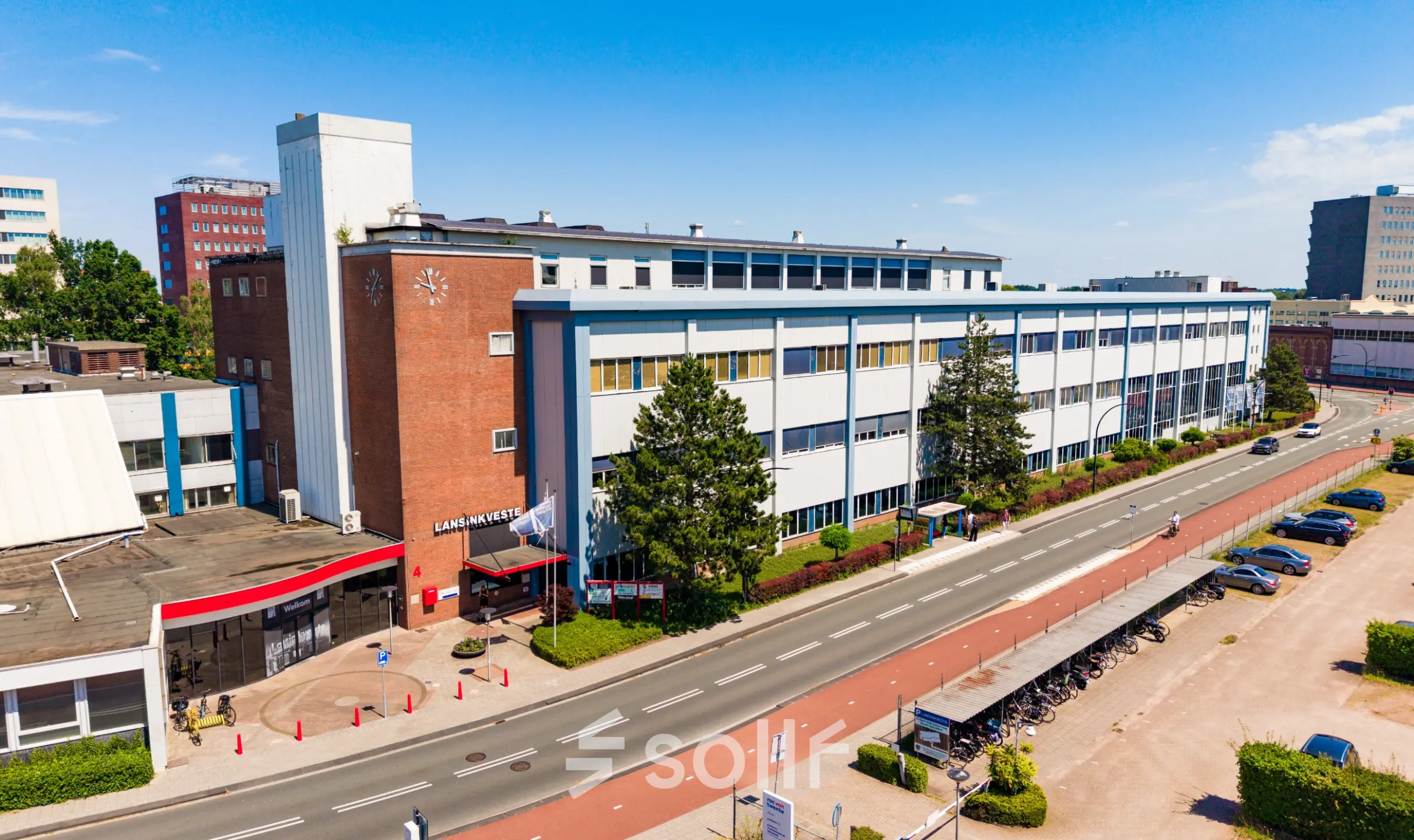 Exterior view of office space for rent at Lansinkesweg 4, Hengelo, showcasing modern architecture and convenient location.